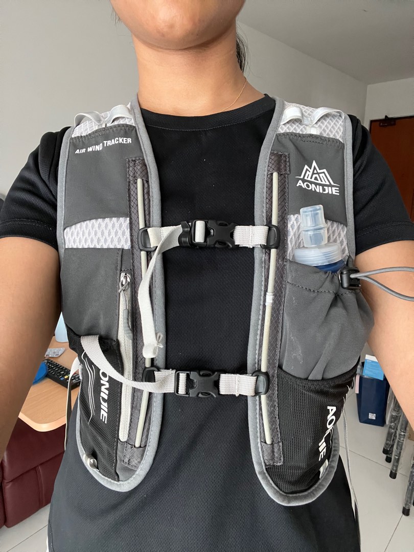 v1 running vest
