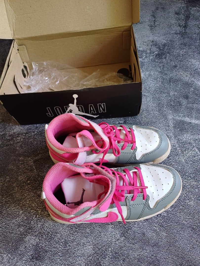 cari sepatu jordan