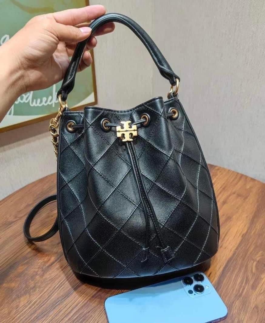 Tory Burch soft bucket bag (Category: Luxury Bags & Wallets) located in Pasig City. Submitted by mgmanila (Listing ID 1246371456, Image 1). Description: Tory Burch Fleming Soft Bucket Bag Dimensions;9.5”(H) x 12”(L) x 5”(D) 3,600 ✔️Cash on Pickup (COP) via LBC available ✔️Cash on Delivery (COD) available within Metro Manila only ✔️MOP: Gcash,Maya And Bank transfer ✔️Shipping via Lalamove, Grab and Joyride ✔️Yes to Same day delivery🥰 ✔️Open for L
