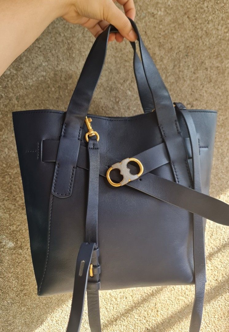 ToryBurch 2 way (Category: Luxury Bags & Wallets) located in Butuan. Submitted by yangzzzverzosa (Listing ID 1246284748, Image 2). Description: minimal signs of wear in good condition semi-large size.