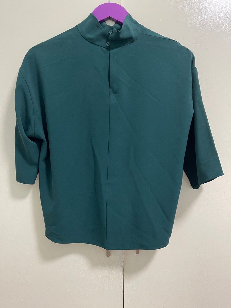 UNIQLO Bluegreen Cuffed Collar Blouse (Category: Blouses) located in Mandaluyong City. Submitted by preloved_bysoph (Listing ID 1246224832, Image 2). Description: RFS: decluttering - very presko top! Good for formal events and casual days - fits xs-s.