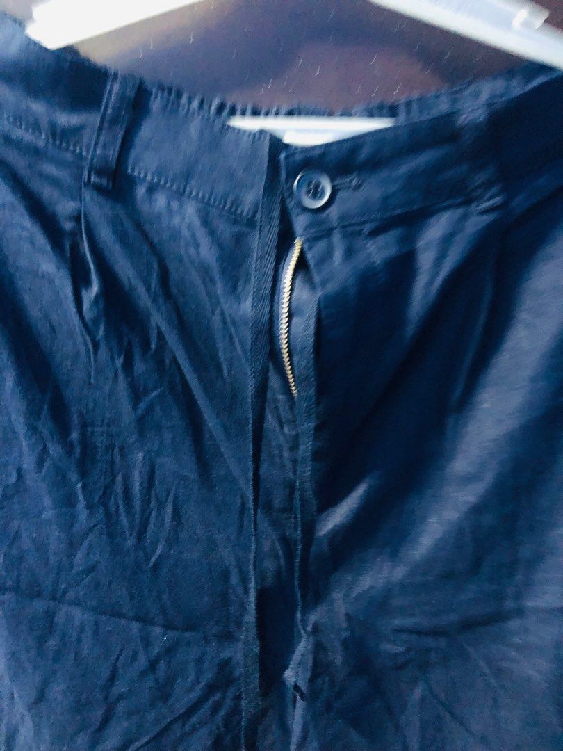 UNIQLO LINEN CULLOTES (Category: Other Bottoms) located in Taguig. Submitted by brandedselection31 (Listing ID 1246364299, Image 2). Description: Navy blue Up to 30W.
