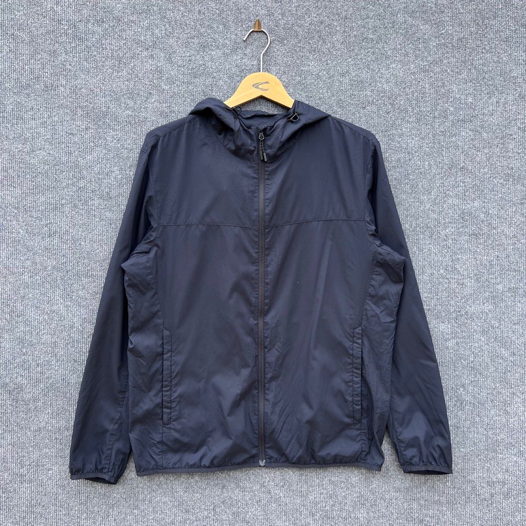 Uniqlo men's windbreaker on sale