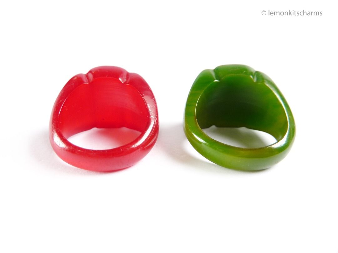 Vintage 1940s Bakelite Style Plastic Ring, Choose red / green, rg323-c ...