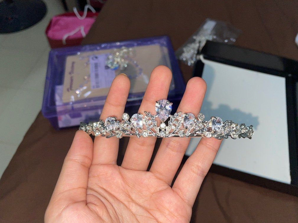 wedding tiara✨ (Category: Other Accessories) located in Singapore. Submitted by kiteky (Listing ID 1246292249, Image 4). Description: ▪️brand new ▪️bought 2 but didn’t use this for my wedding ▪️still in good condition ▪️*used flash for the last pic.
