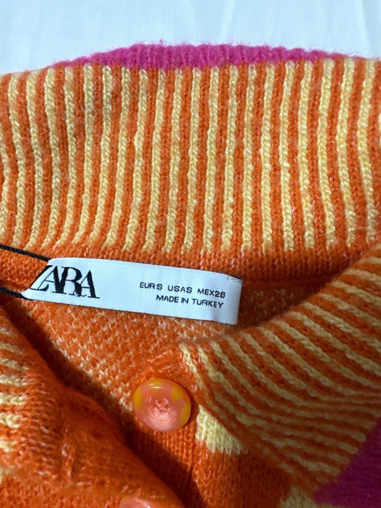 Zara knitted y2k top (Category: Blouses) located in Manila. Submitted by _cdn27 (Listing ID 1246323387, Image 2). Description: Used once.