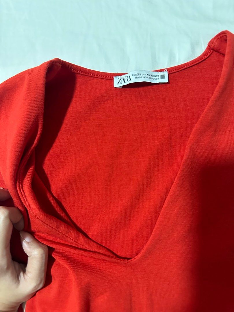 Zara red top (Category: Sleeveless) located in Manila. Submitted by _cdn27 (Listing ID 1246328875, Image 3). Description: Super sexy but kinda revealing.