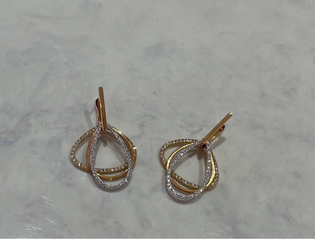 Geometric earrings top
