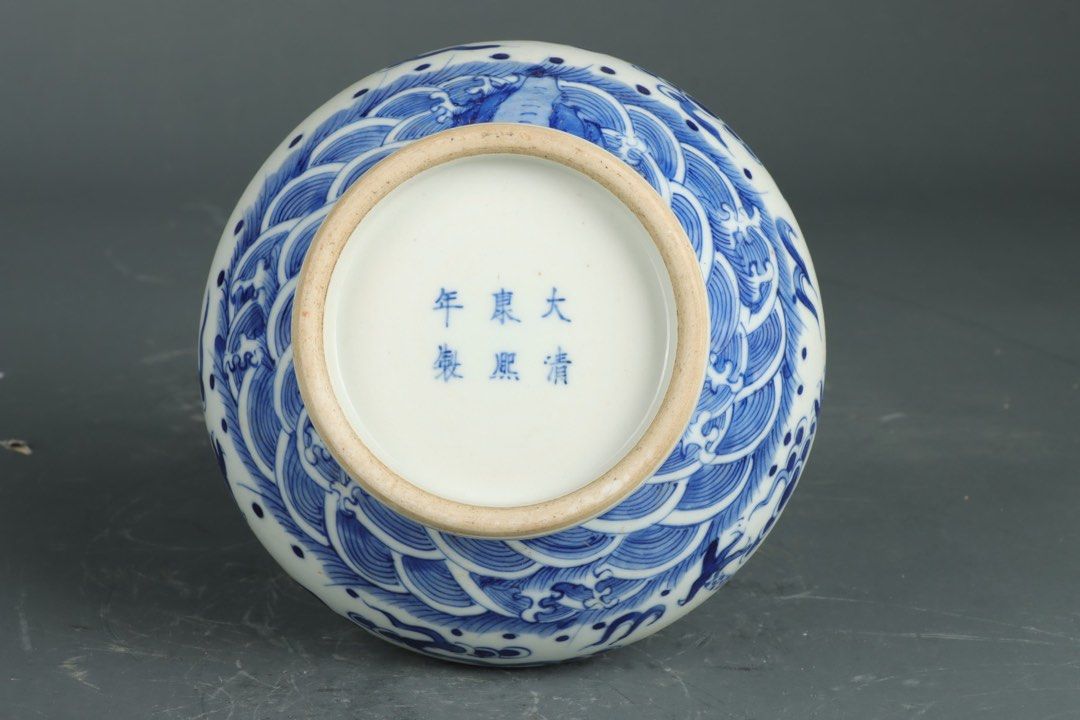 清康熙-青花海水龙纹葫芦瓶高度24cm，口径4cm，肚径16cm。底径9cm