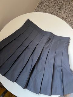 灰色百褶裙🤲🏻 全新！