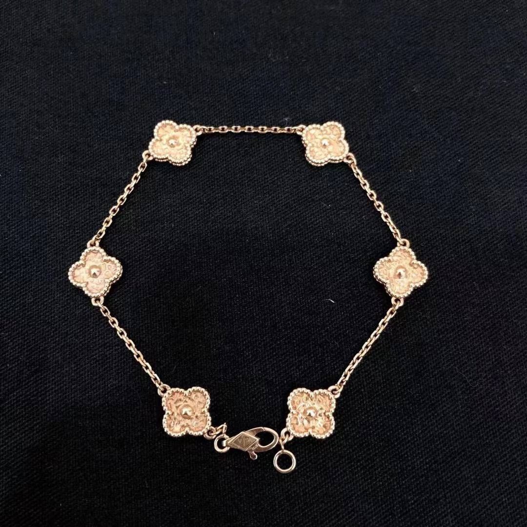 Van cleef shop 6 motif bracelet