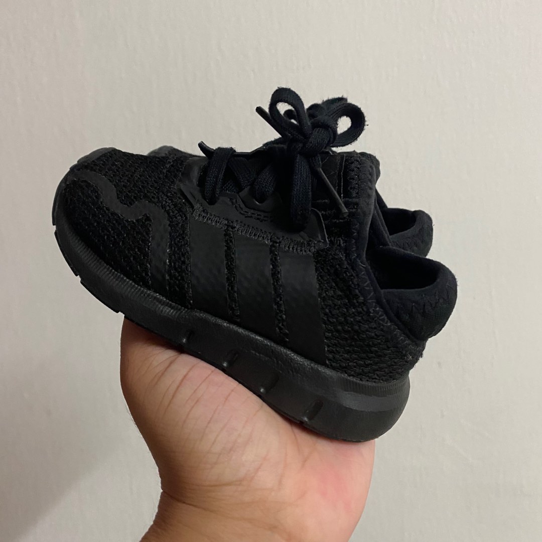 Adidas swift run baby top