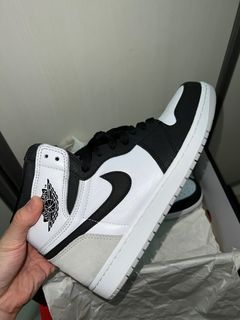 (Category: ) located in . Submitted by ak_sneakers (Listing ID 1241113823, Image 1). Description: .