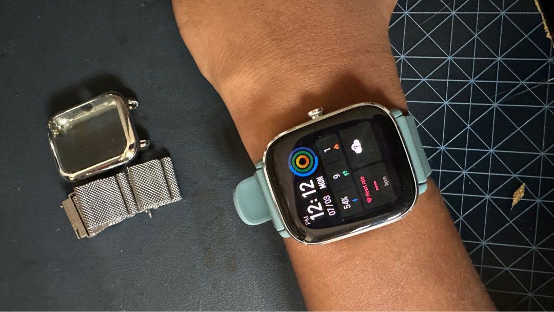 Amazfit gts on 2025 hand
