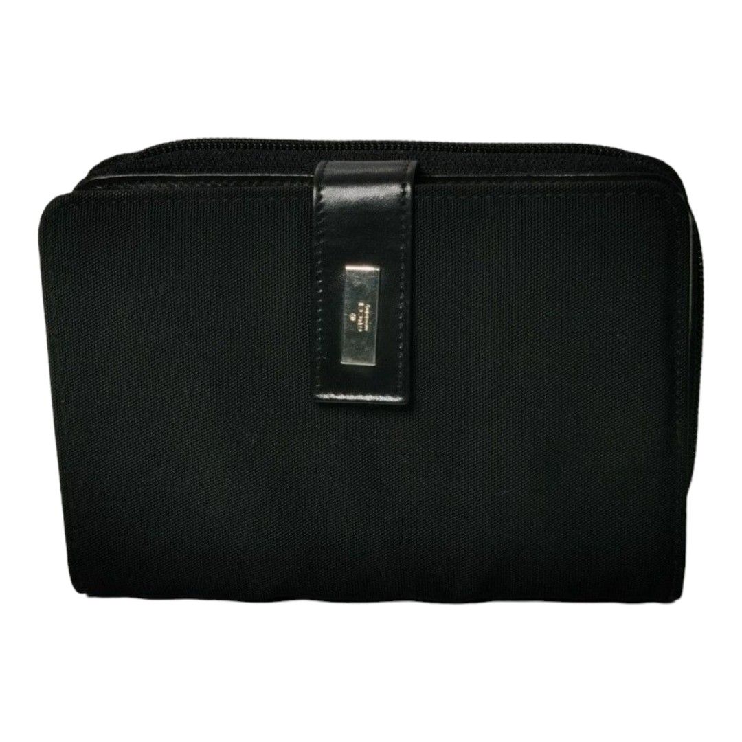 Authentic Gucci agende mm (Category: Luxury Bags & Wallets) located in Quezon City. Submitted by manerarestorationservices (Listing ID 1208576938, Image 1). Description: SALE SALE SALE❗❗❗ 💯% Gauranteed authentic GUCCI MM agenda *Color: black silver HW *Size: medium *Condition: 8/10 never been spa -Used * Inclusions: agenda only Rank review by the criterion of our shop about the products condition and level. 10 : Brand-new or New with tag 9 : Lik