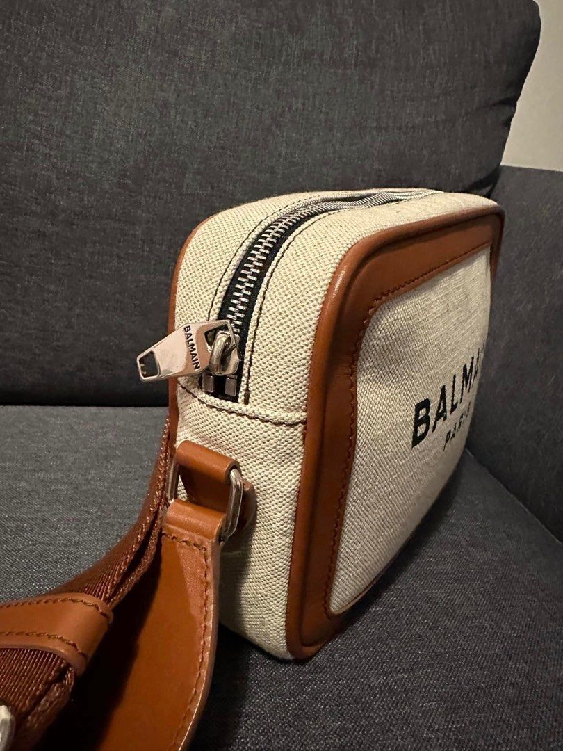 Balmain Casual Bag (Category: Luxury Bags & Wallets) located in Makati City. Submitted by andeng28 (Listing ID 1241004556, Image 3). Description: Decluttering SELLING LOW❤️ - 45,000 Balmain Messenger Bag (Unisex) Complete Inclusions - Receipt, Box, paperbag and dustbag SRP - 55,752.50 Date of Purchase - Q1 2022 Balmain Solaire Store Preloved but in excellent condition. Credit card installment up to 24 months.