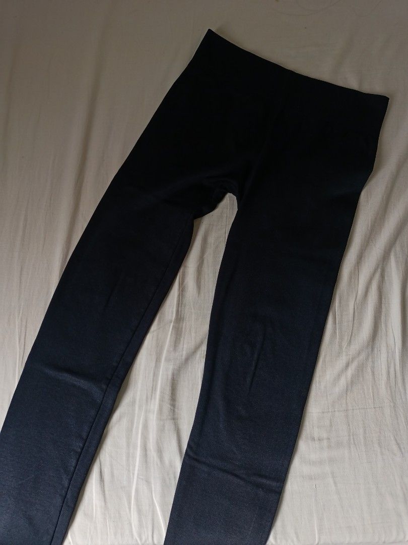 Black leggings (Category: Activewear) located in Manila. Submitted by declutterwithiska (Listing ID 1241128551, Image 1). Description: .