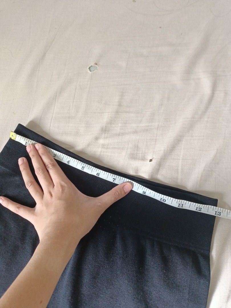 Black leggings (Category: Activewear) located in Manila. Submitted by declutterwithiska (Listing ID 1241128551, Image 2). Description: .