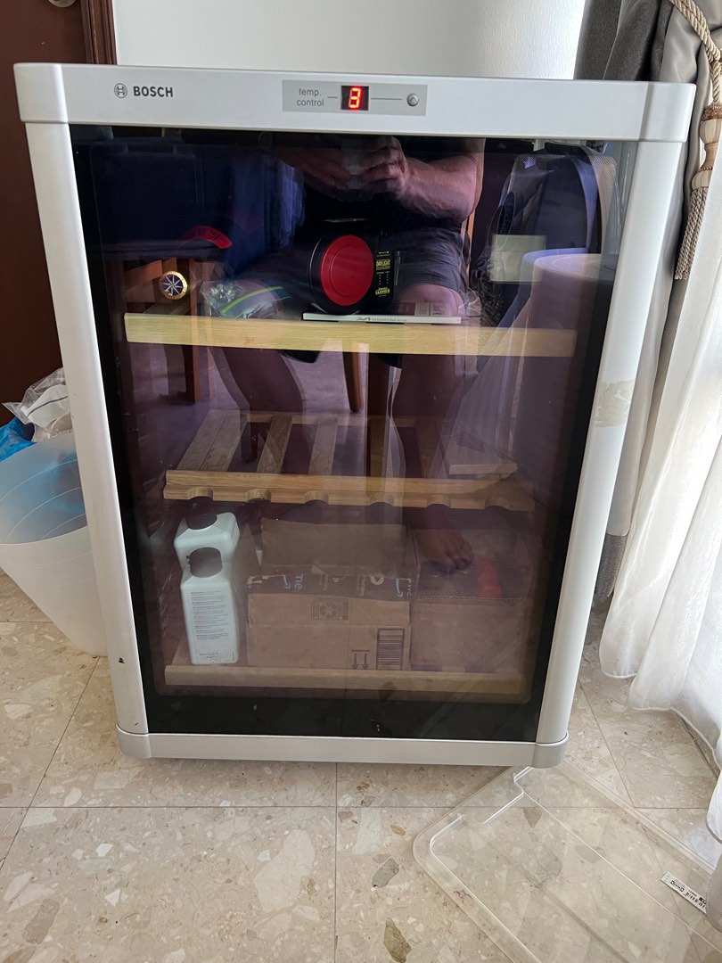 Bosch wine cooler, TV & Home Appliances, Kitchen Appliances, Wine