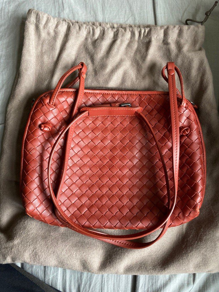Bottega Veneta BV nodini red crossbody bag, 名牌, 手袋及銀包- Carousell