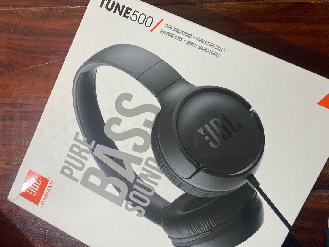 Brandnew JBL TUNE500 (Category: Headphones & Headsets) located in San Pablo. Submitted by reeys_neen (Listing ID 1241193320, Image 1). Description: This is a Brandnew JBL TUNE500 Headset. Super mura na less na sa SRP. 2pcs available (UPDATE: 1pc nalang SOLD na yung isa) Features: Pick up. Plug in. Play. The JBL TUNE500 delivers quality, powerful sound to spark up your day. Equipped with JBL Pure Bass sound, 32mm JBL drivers, and a one-button univ