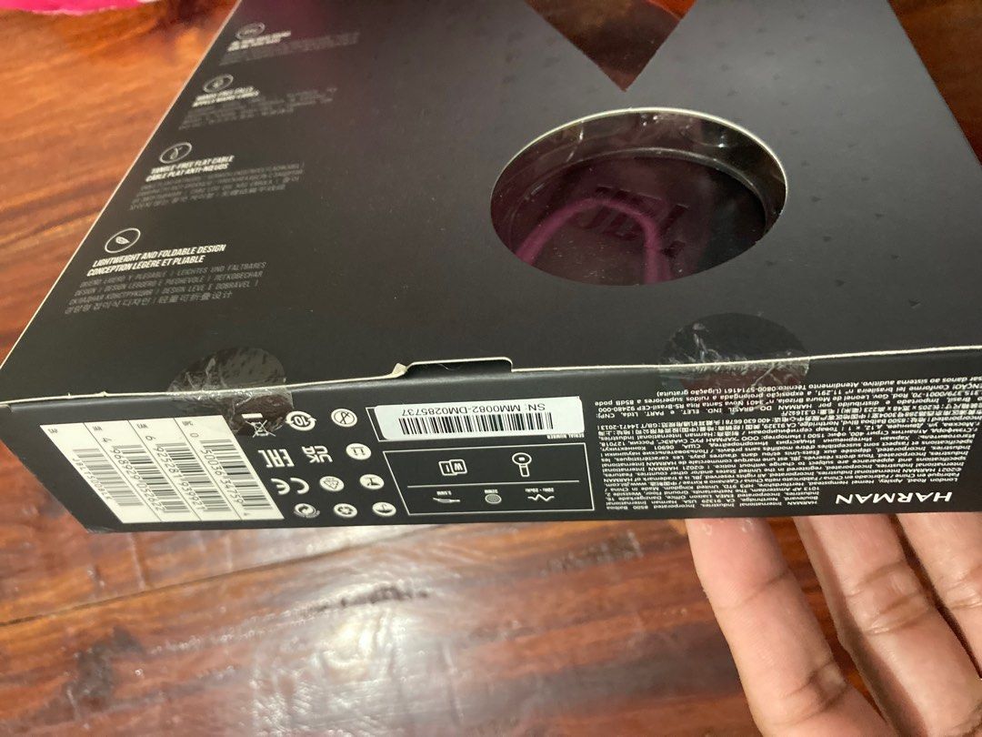 Brandnew JBL TUNE500 (Category: Headphones & Headsets) located in San Pablo. Submitted by reeys_neen (Listing ID 1241193320, Image 3). Description: This is a Brandnew JBL TUNE500 Headset. Super mura na less na sa SRP. 2pcs available (UPDATE: 1pc nalang SOLD na yung isa) Features: Pick up. Plug in. Play. The JBL TUNE500 delivers quality, powerful sound to spark up your day. Equipped with JBL Pure Bass sound, 32mm JBL drivers, and a one-button univ