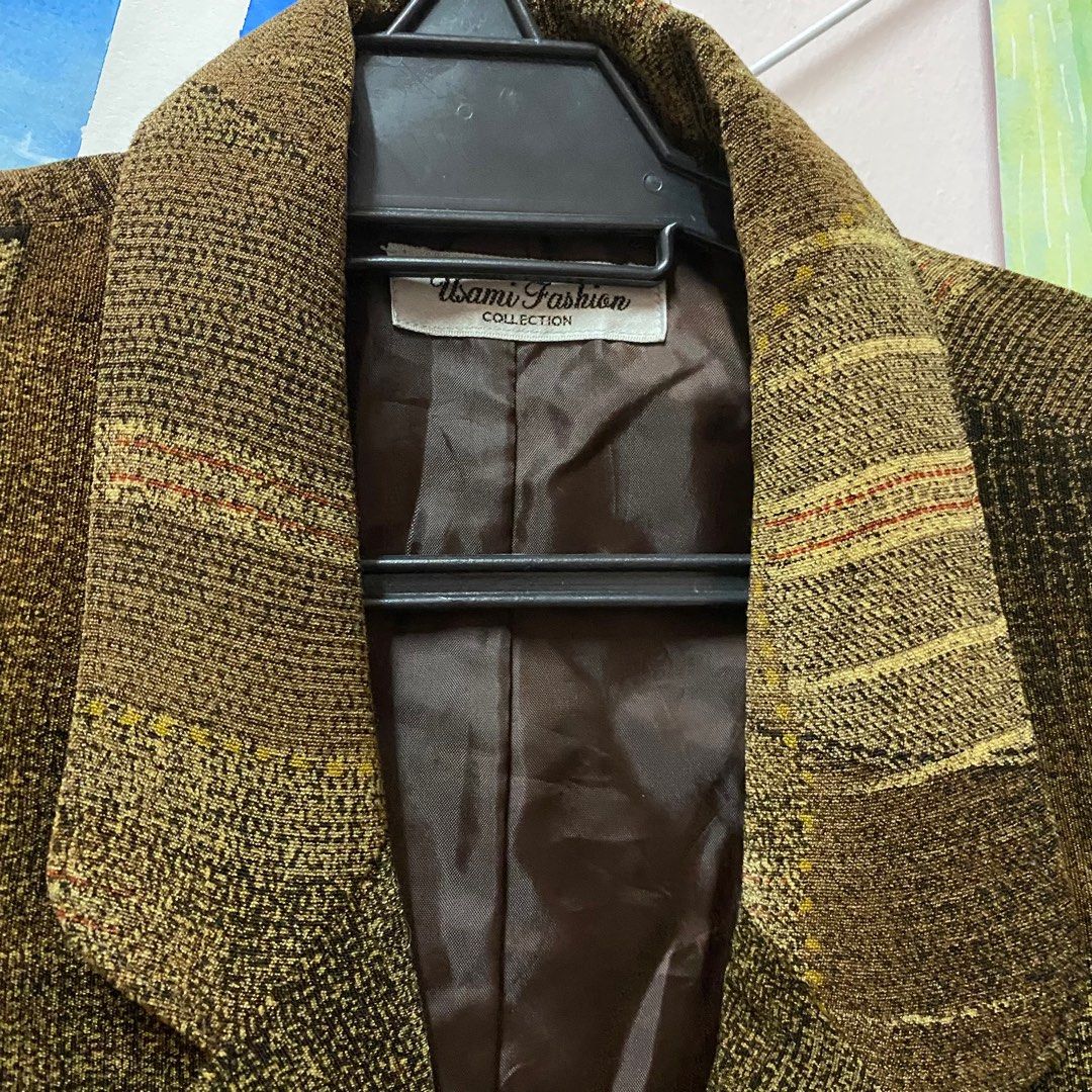 Brown Patch Blazer (Category: Coats, Jackets and Outerwear) located in Gombak. Submitted by littlefifitots (Listing ID 1241161333, Image 3). Description: Fits an M until L.