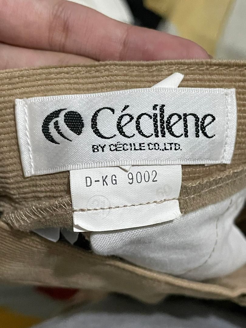 Cecilene Corduroy Maxi Skirt (Category: Skirts) located in Quezon City. Submitted by matchakei (Listing ID 1241037909, Image 3). Description: Brown Corduroy Maxi Skirt - fits XS - good condition - does not have any stains Flat Measurement - L: 79 cm or 31.10" - W: 31.4 cm or 12.36" .