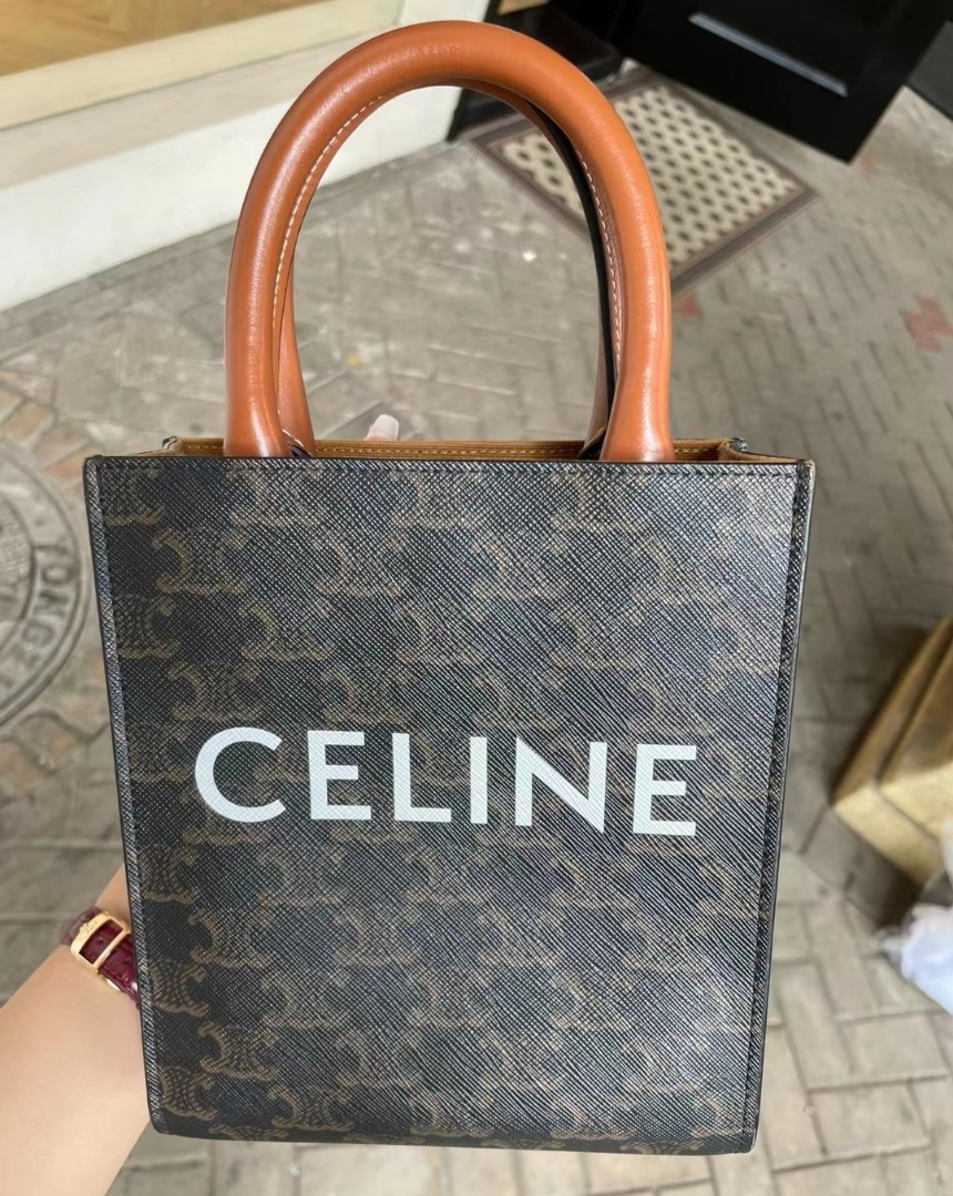 MEDIUM VERTICAL CABAS IN TRIOMPHE CANVAS WITH CELINE PRINT - TAN / ECRU