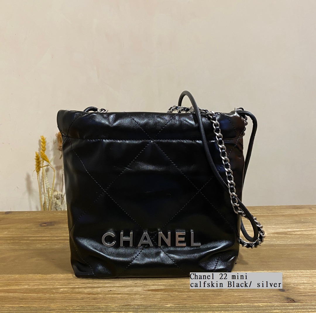 Chanel 22 leather mini bag Chanel Black in Leather - 32731650