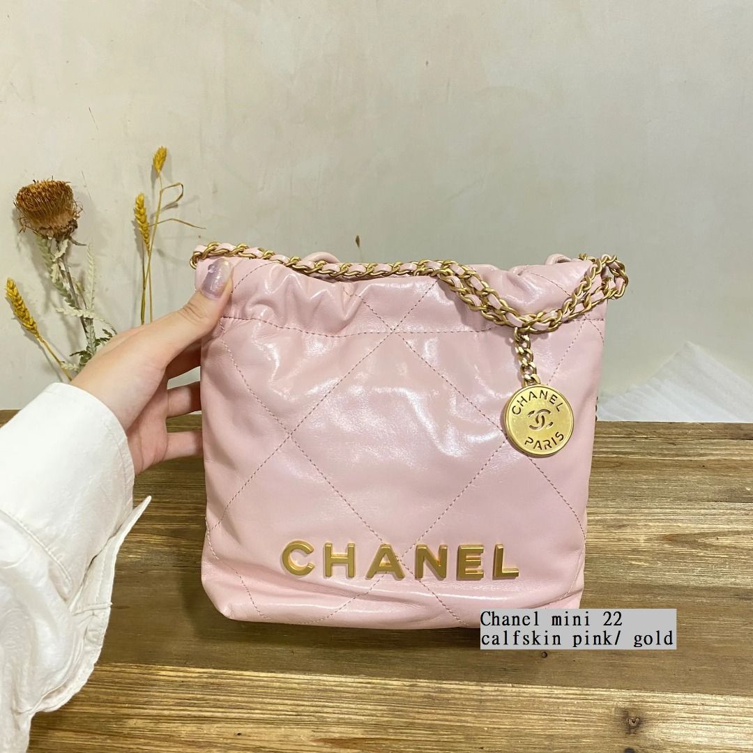 Chanel 22 mini in calfskin leather pink and gold hardware, Luxury