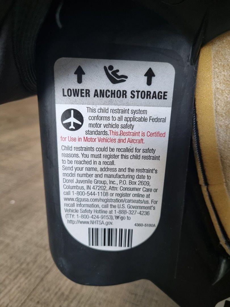 Cosco Scenera Next car seat airplane approved, Babies & Kids, Going Out