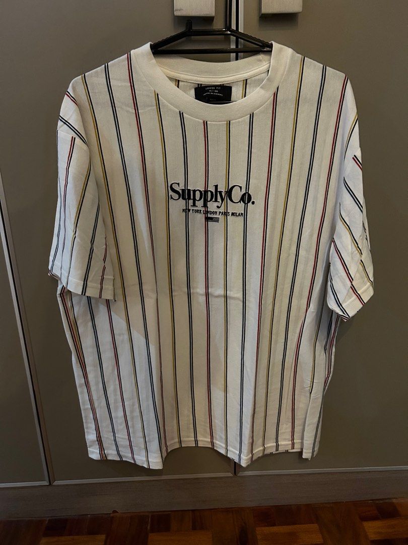 Cotton On Loose Fit Graphic Tee (Category: Tshirts & Polo Shirts ) located in Paranaque City. Submitted by gael09 (Listing ID 1241179641, Image 1). Description: .