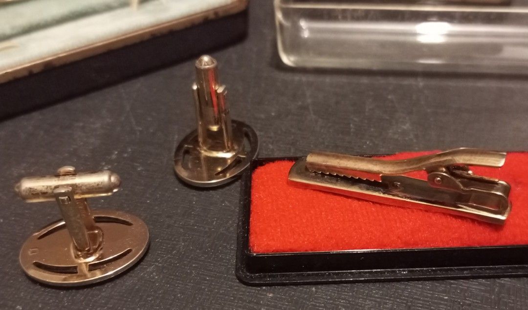 Cufflink and Tie Clip sets. REAL GOLD 🪙 (Category: Cuff Links) located in Quezon City. Submitted by svami (Listing ID 1241047332, Image 2). Description: Price is per set..