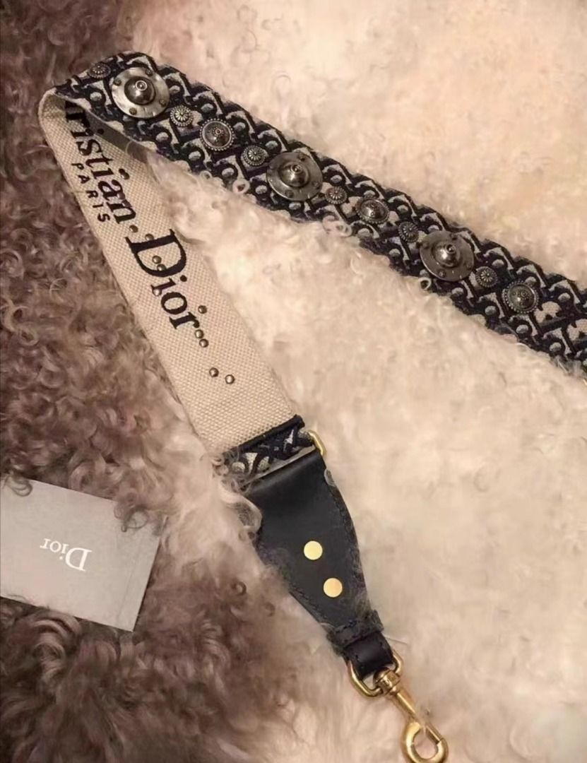 Dior Dior genuine presbyopic saddle bag 99 new color with shoulder straps picture details real shot purchased from the counter