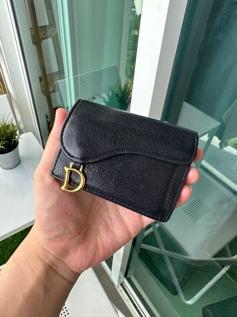 Saddle Flap Card Holder