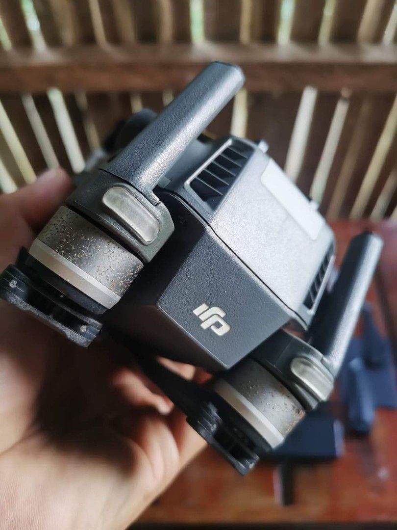 DJI PHANTOM MAVIC PRO (Category: Video Cameras) located in Daet. Submitted by la.petite.sirene (Listing ID 1241110753, Image 1). Description: DJI PHANTOM MAVIC PRO Low cycle un dalawang battery, yun dalawa above 30 plus di ko masyado na check pero working lahat. May history ng crashed pero napalitan ng buong shell kaya goods ulit. Issue : Un dial ng sa remote missing pero di naman need masyado kasi pang portrait mode. Yung motor linisan kasi na s