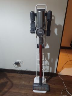 Rush Sale: Dreame V11 Vacuum Cleaner w/ stand