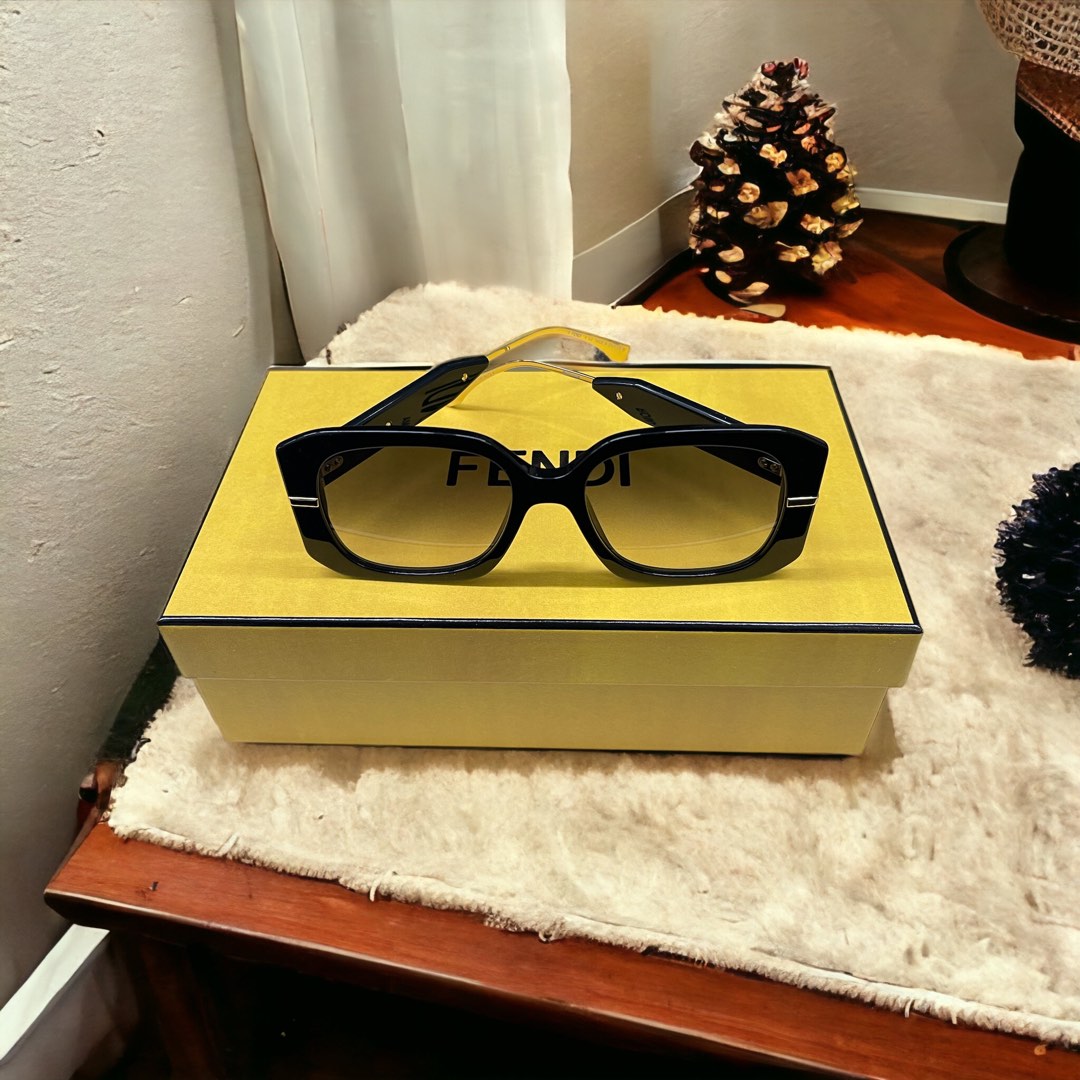 Sunglasses Fendi FE40065I