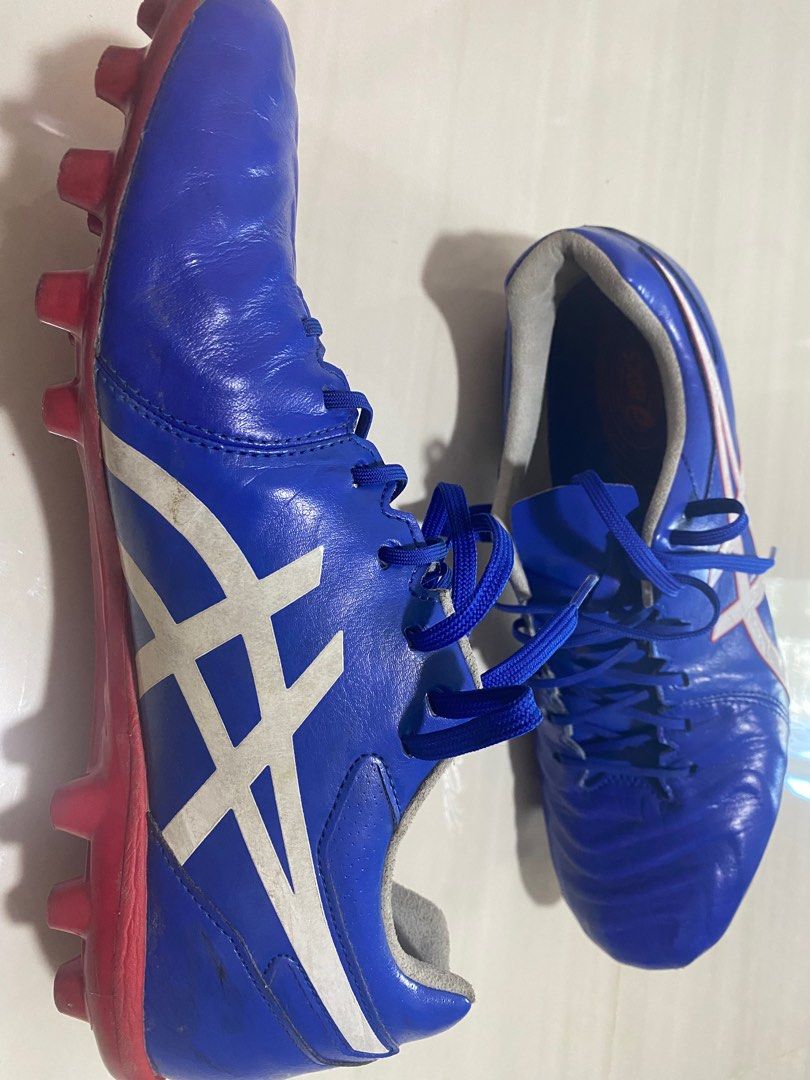 Football boots, Men's Fashion, Footwear, Boots on Carousell