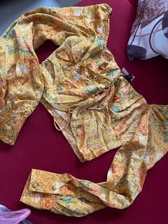 FOREVER 21 LONGSLEEVES SATIN CROP TOP