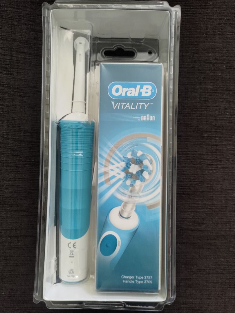ORAL-B BRAUN VITALITY 3709 RECHARGEABLE ELECTRIC TOOTHBRUSH HANDLE &  CHARGER