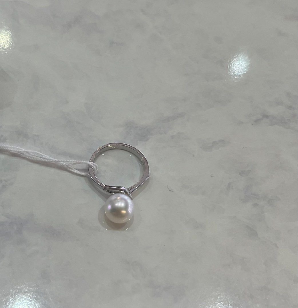 Freshwater pearl top ring white gold