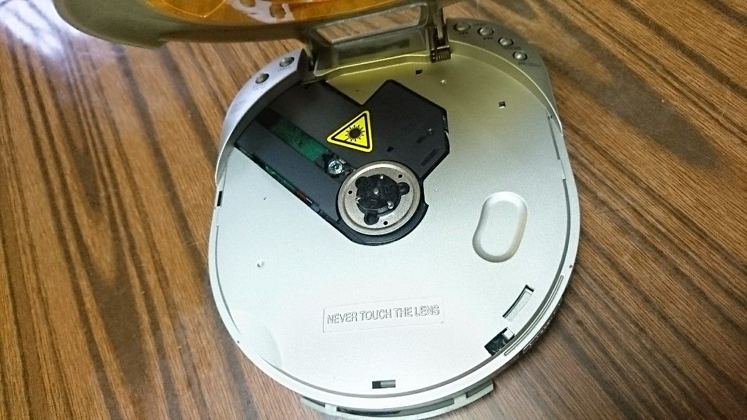 Garfield portable CD player Discman Walkman, 音響器材, 音樂播放裝置 MP3及CD Player Carousell