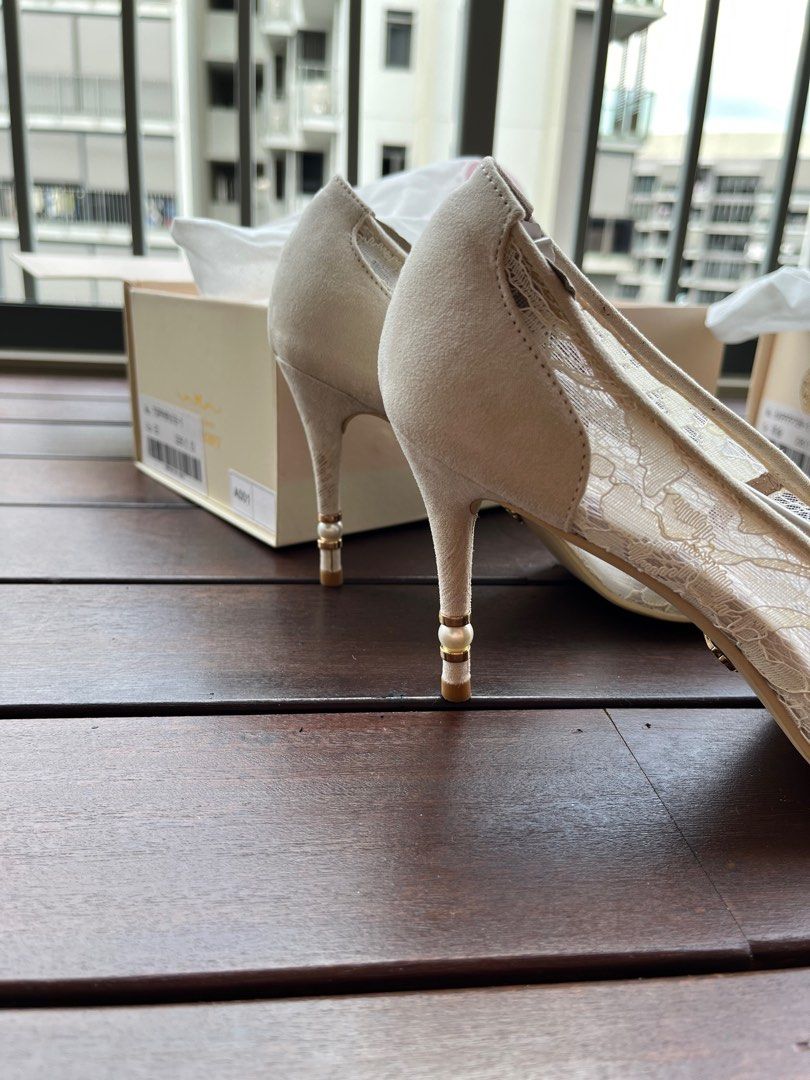 Grace gift Disney princess collection Cinderella white lace heels