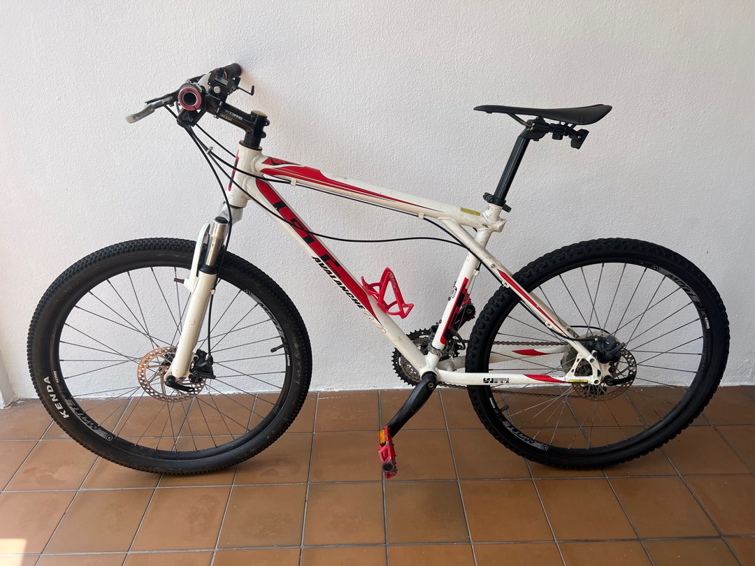 Gt avalanche 3.0 red and white top
