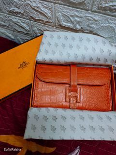 Hermes Herbag Chai Color with Gold Hardware [RARE], Women's Fashion, Bags &  Wallets, Cross-body Bags on Carousell