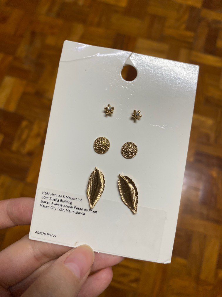 H and sales m earrings set