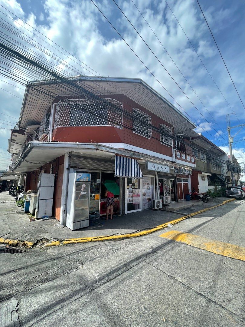 House and lot with comercial space (Category: Commercial) located in Manila. Submitted by sammycaguioa (Listing ID 1241059884, Image 1). Description: 8bedroom sa taas 3 comercial space sa baba coner lot pureza sta mesa prime location direct buyer!.