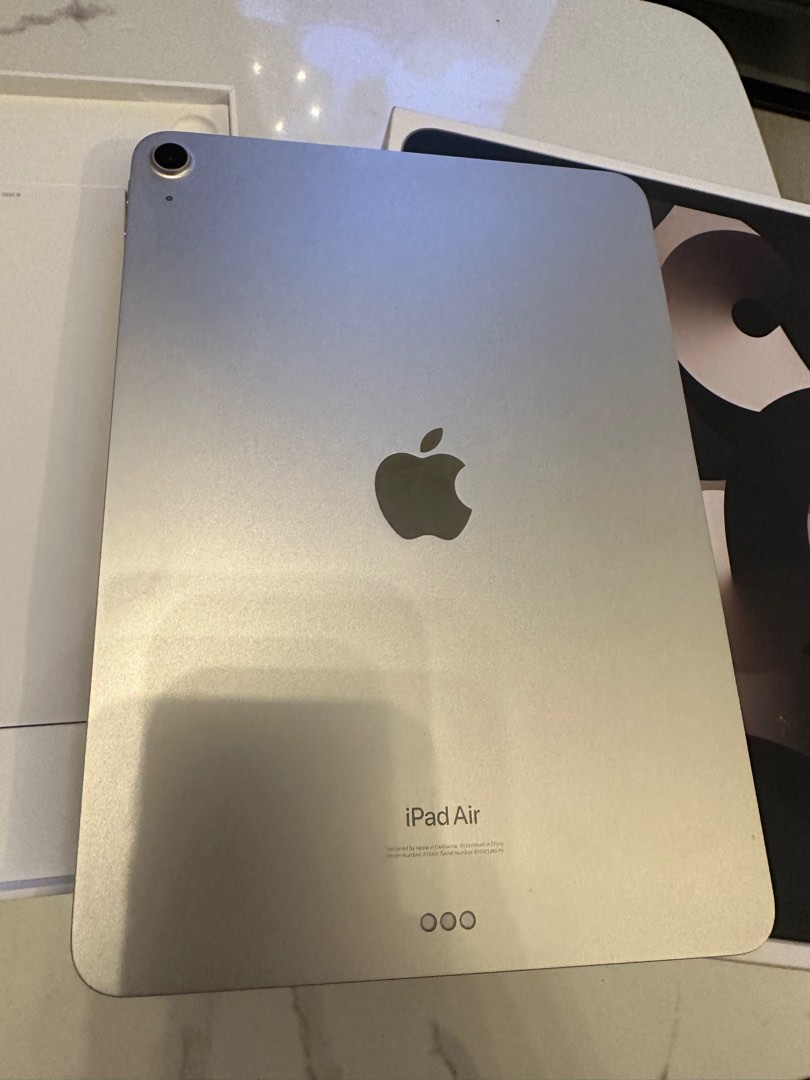 iPad Air 5 64g WiFi 銀白色有AppleCare+, 手提電話, 平板電腦, 平板